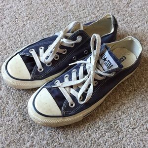 Navy blue converse